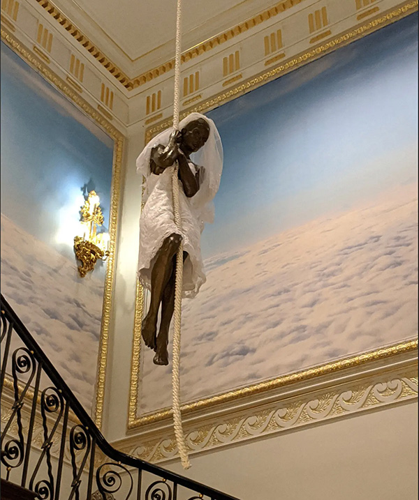 Imagini necunoscute ale conacului lui Epstein expun depravatiile elitei oculte