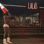 Lil Nas X a filmats pe strazile din LA in lenjerie spitalizat pentru o posibila supradoza